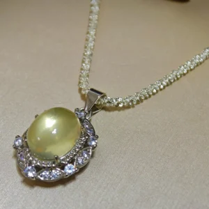 Meruisa Crystal — 黃水晶 · 豐盛冠冕吊墜：15mm天然蜜金黃水晶素面寶石，外圈環繞密鑲鑽石光暈。