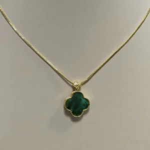 Meruisa Crystal 出品：綠翡翠「福運與靜心」雙面四葉草吊墜，純銀鍍金背面鏤空設計配閃鑽點綴